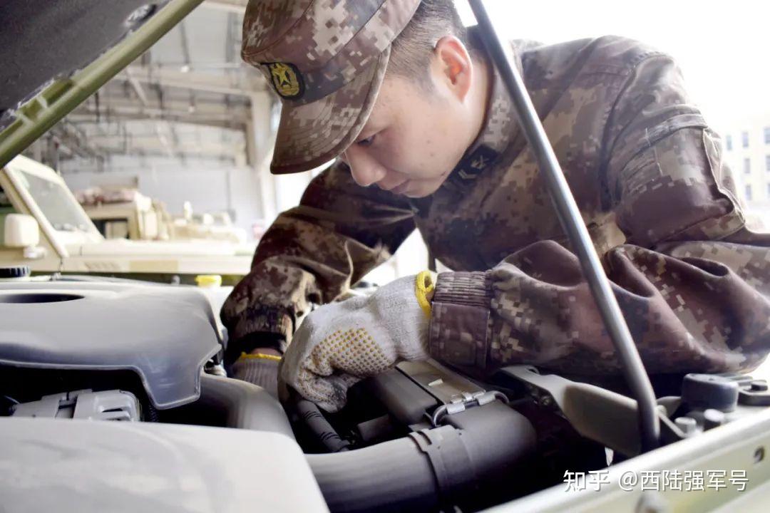 這群追夢的修理兵最小的是列兵最老的是四級軍士長