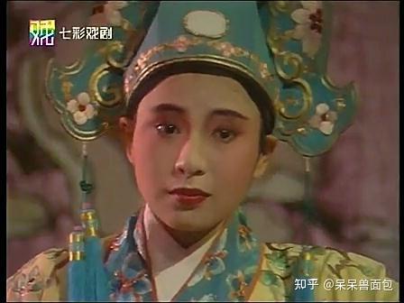 首次荧幕出演也是何晴主演的越剧电视剧《红伶泪》,里面扮演活泼可爱