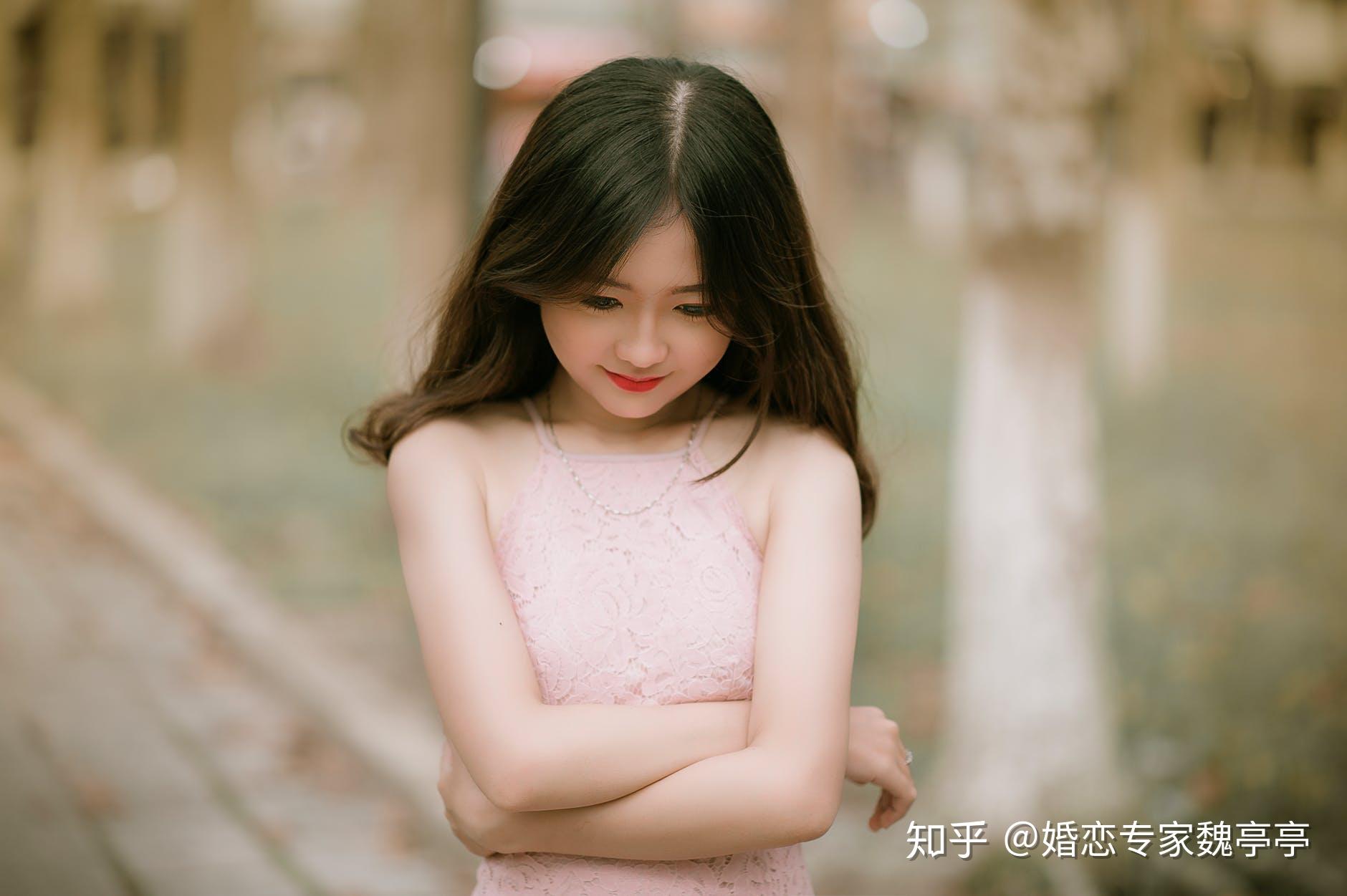 现在结婚不生孩子的多吗(越来越多人只生孩子不结婚)