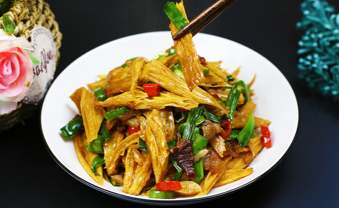 安大厨教你做辣白菜汤红红火火热气腾腾吃着真过瘾