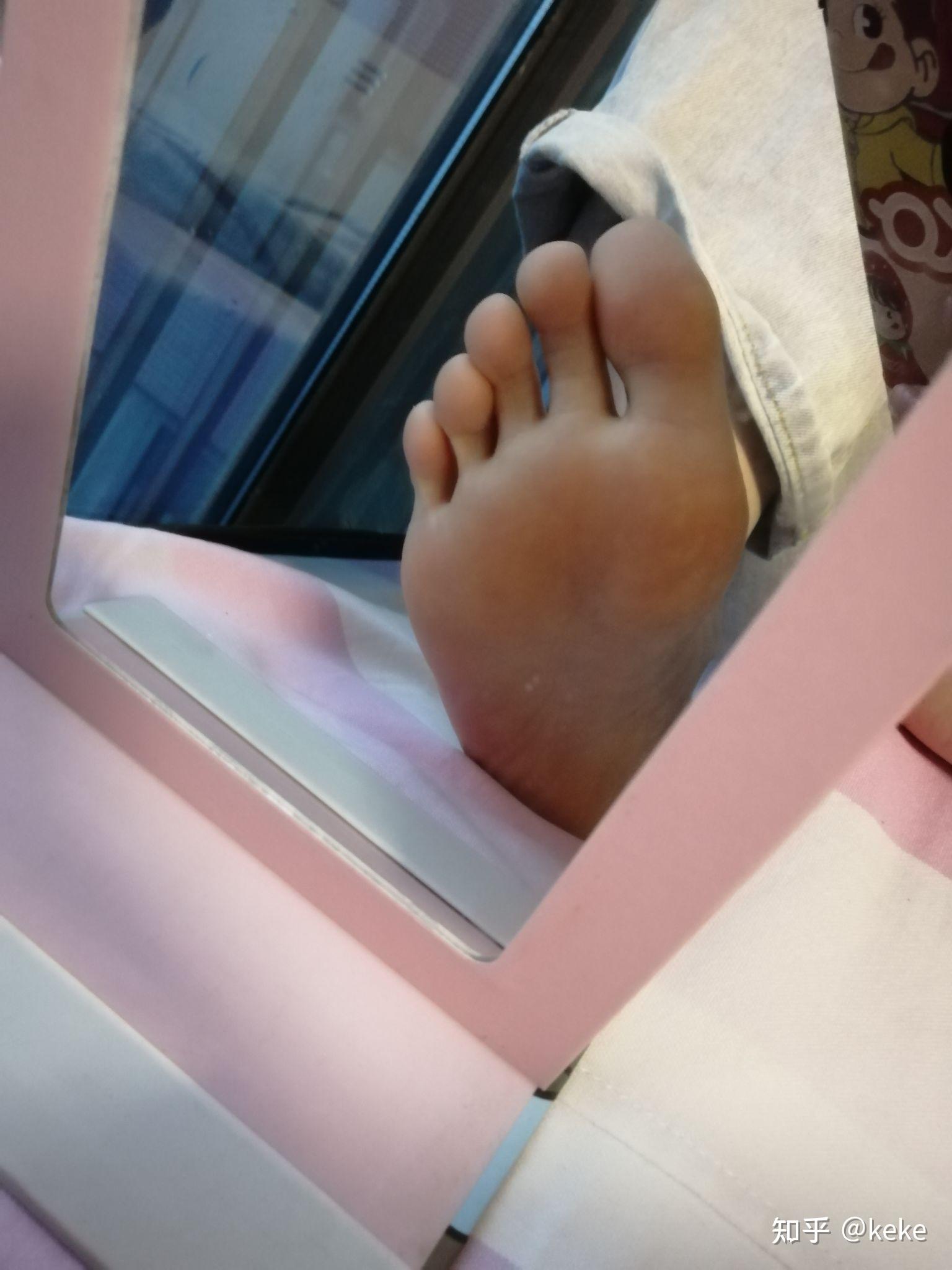 女生的脚好看是什么样的