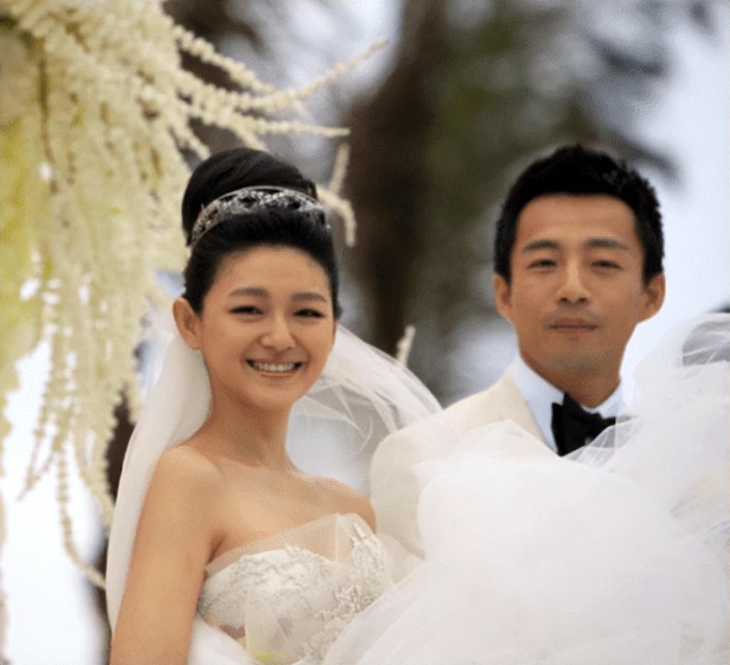 大s承认婚礼前流产汪小菲深夜与美女手挽手逛街谁赢了