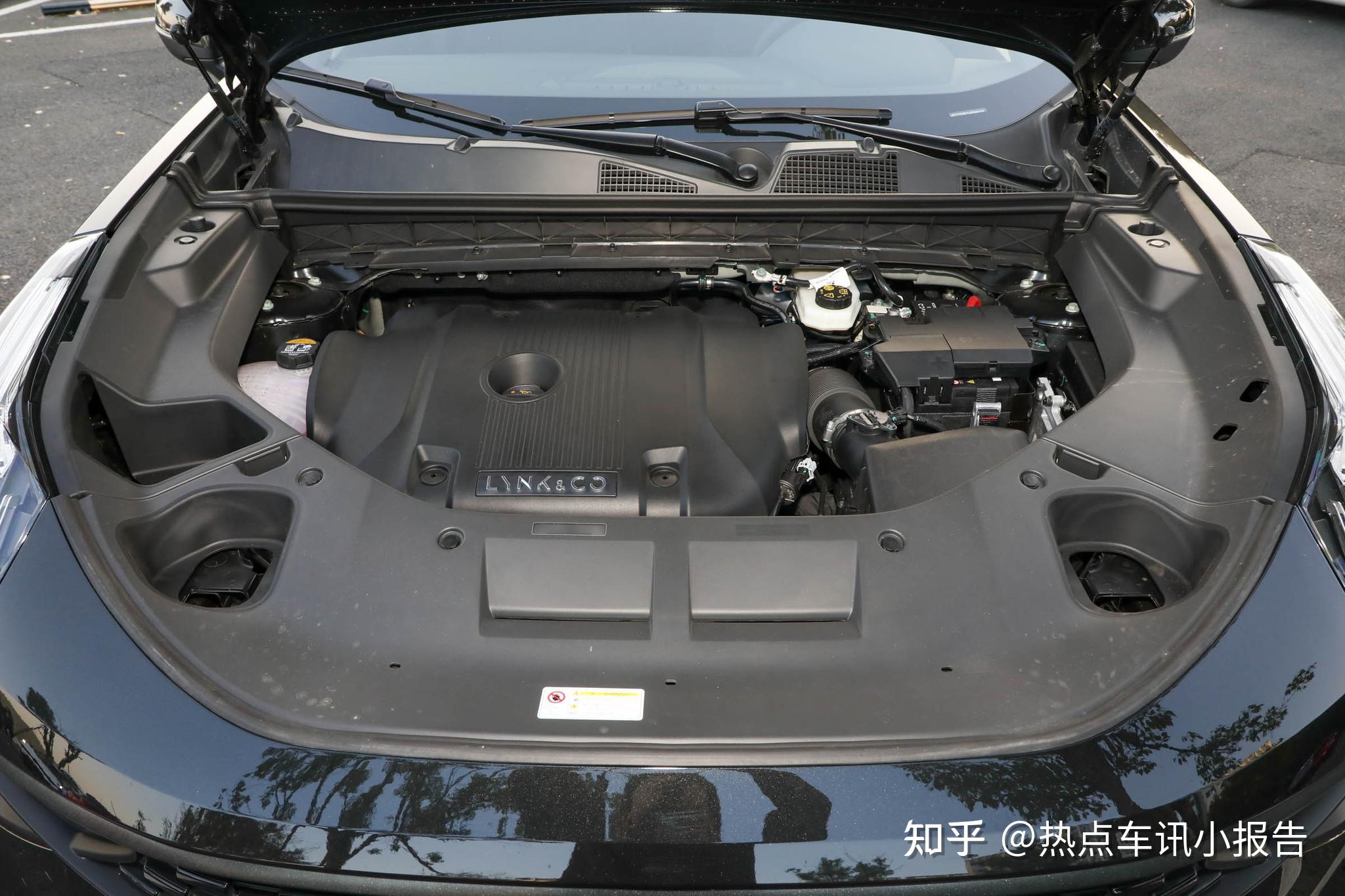 在动力配置层面,燃油版搭载的是jlh-4g20tdj 2.