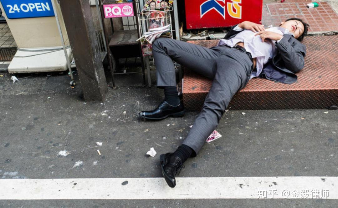 韩国醉酒男图片