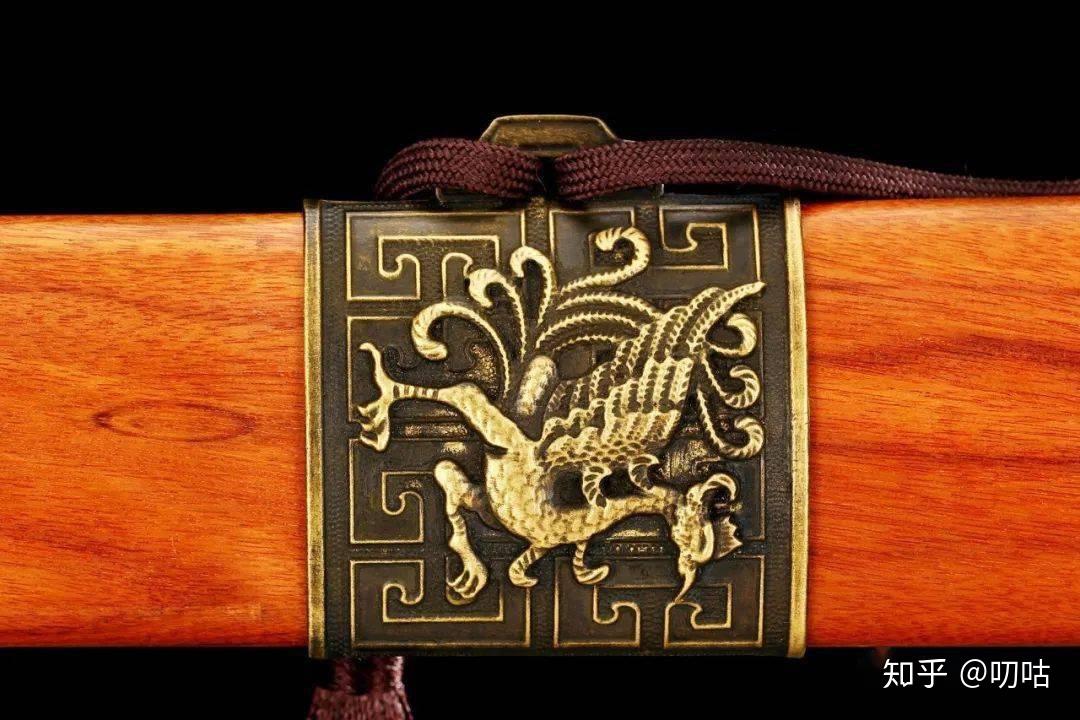 装具皆会雕刻一些中国传统的神兽,比如龙纹,白虎纹,麒麟纹,朱雀纹,以