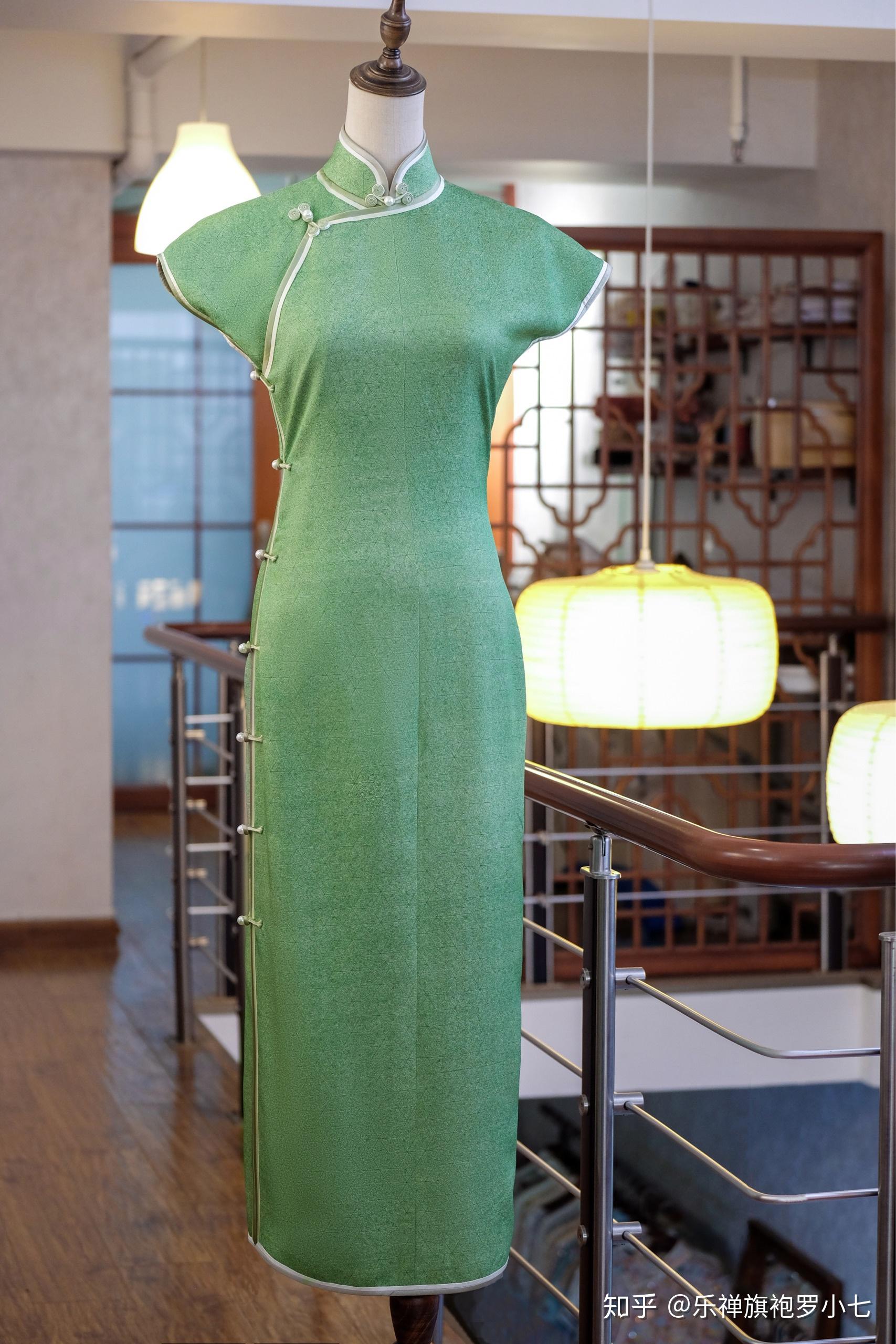 私藏超显白的绿色正绢旗袍成都旗袍定制