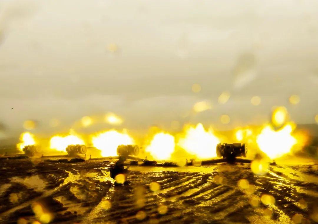 实战化训练推向了高潮现在就让我们将镜头对准训练场训练场上硝烟弥漫