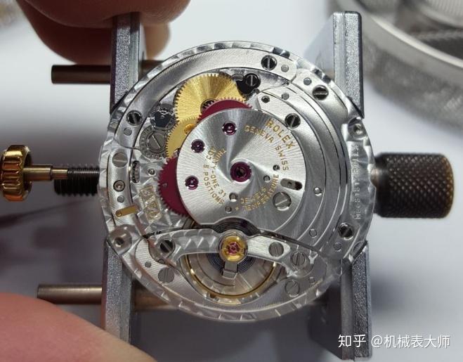 机械表大师拆解对比一下劳力士最豪横的两款机芯