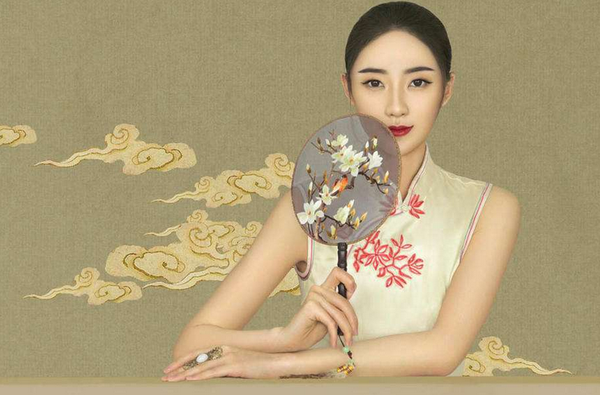 旗袍美人执团扇轻舞飞扬画中仙