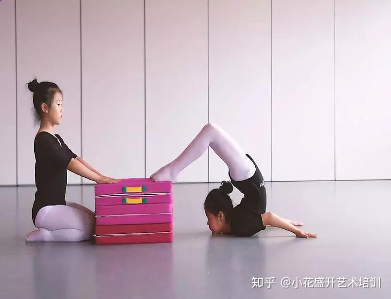 步骤图解"金元宝"小花盛开基本功解析小花盛开舞蹈老师小花盛开艺术