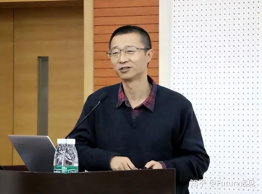 我有一个特别优秀的学生,他比我还大一岁,他刚来做我的博士后的时候