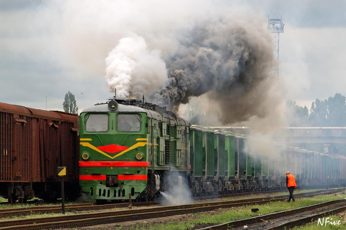 时不时喷黑烟的te10系列内燃机车