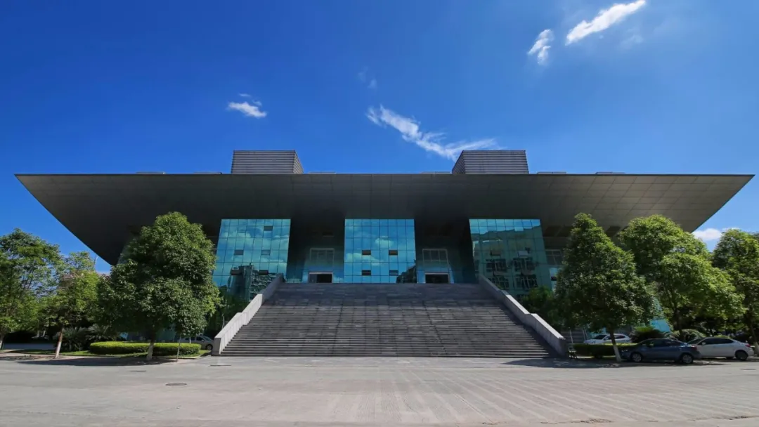 专业方向:不区分研究方向【择校分析】西华师范大学位于四川南