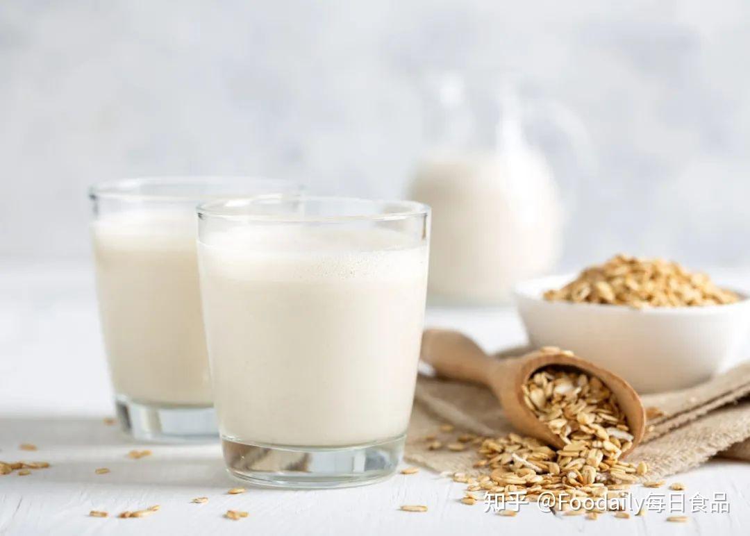 瑞幸燕麦拿铁系列登陆成都杭州， 0乳糖燕麦奶注入，轻盈更健康|燕麦奶|燕麦|拿铁_新浪新闻