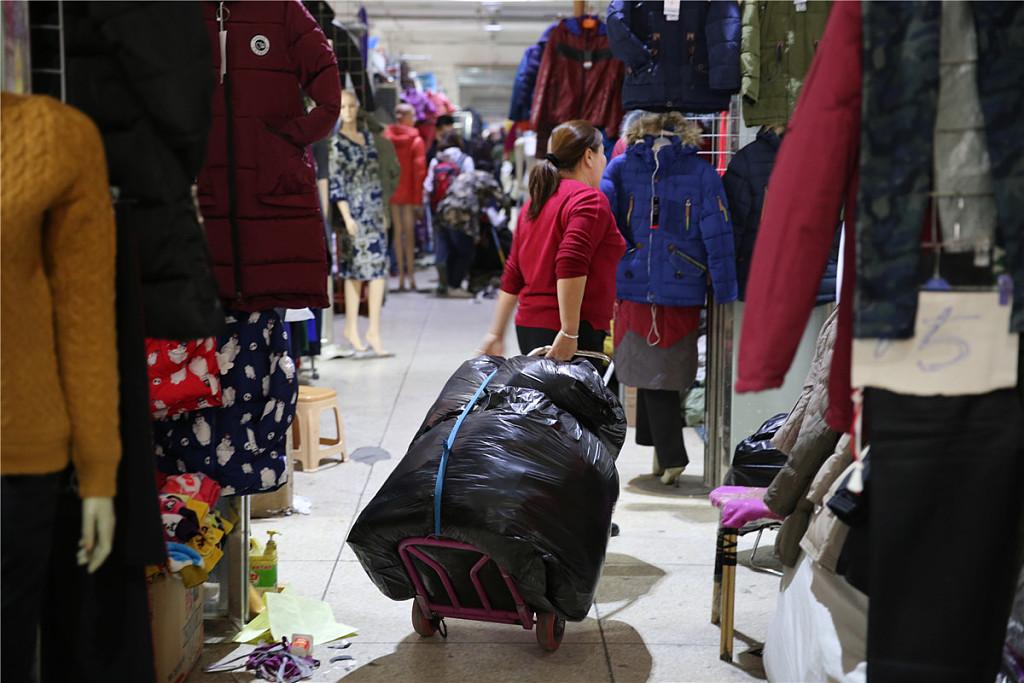 五爱街女战神败给了当年的穷要饭