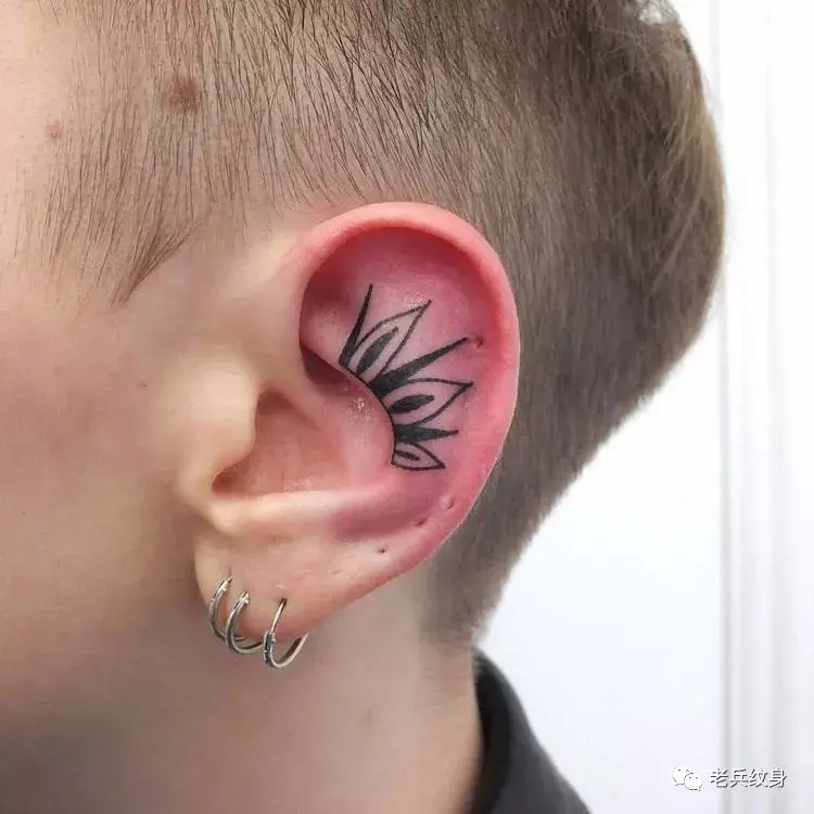 纹身素材男生耳软骨纹身
