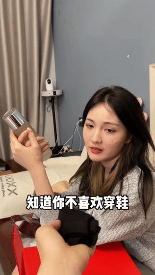 也闹过乌龙,有阵子粉丝看到郭曦文的左手上有红色印疤,纷纷问她怎么