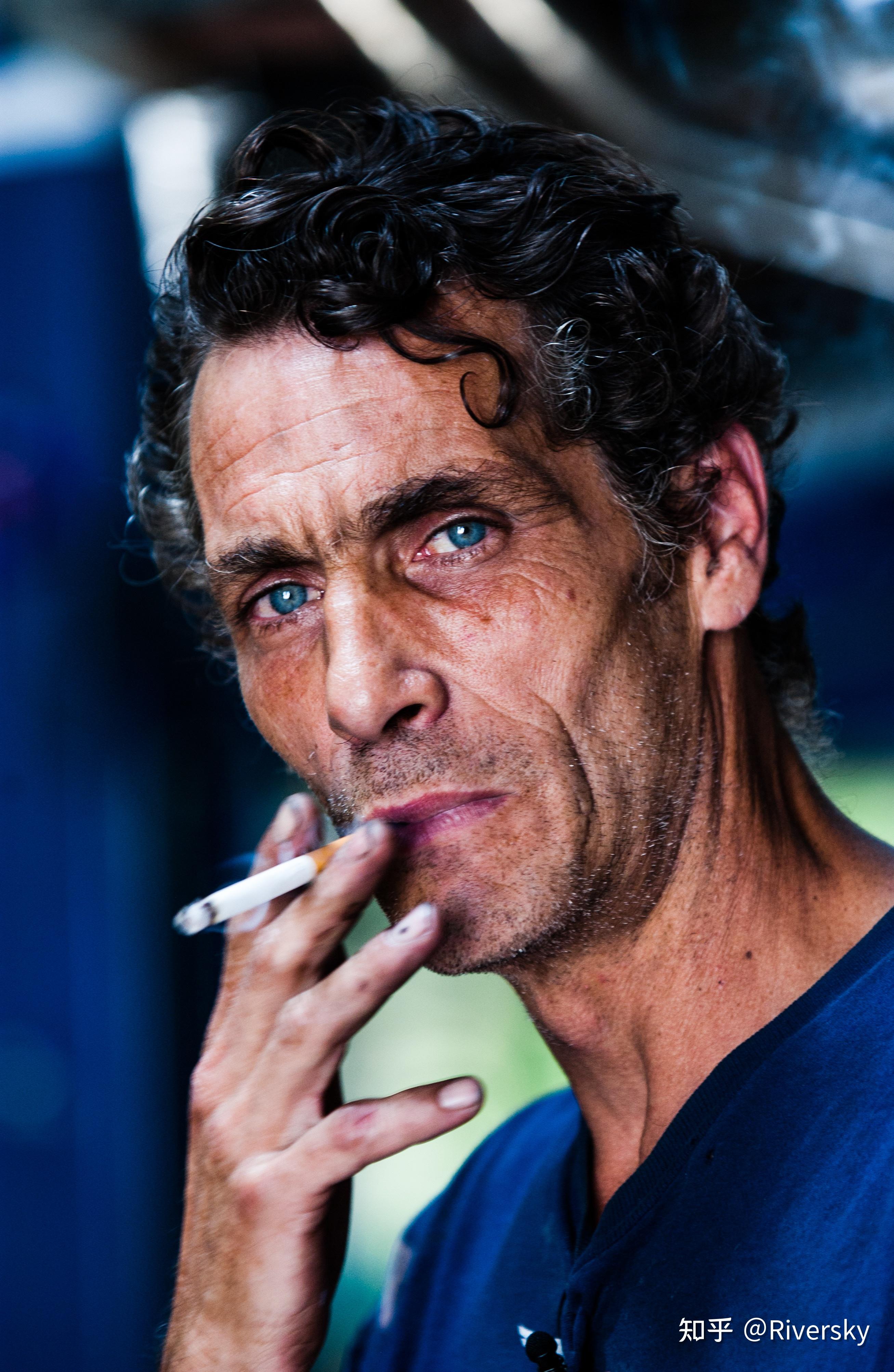 尼康的旗舰数码单反始于1999年的d1,我没玩过d1,d1h和d1x,只玩过d2h