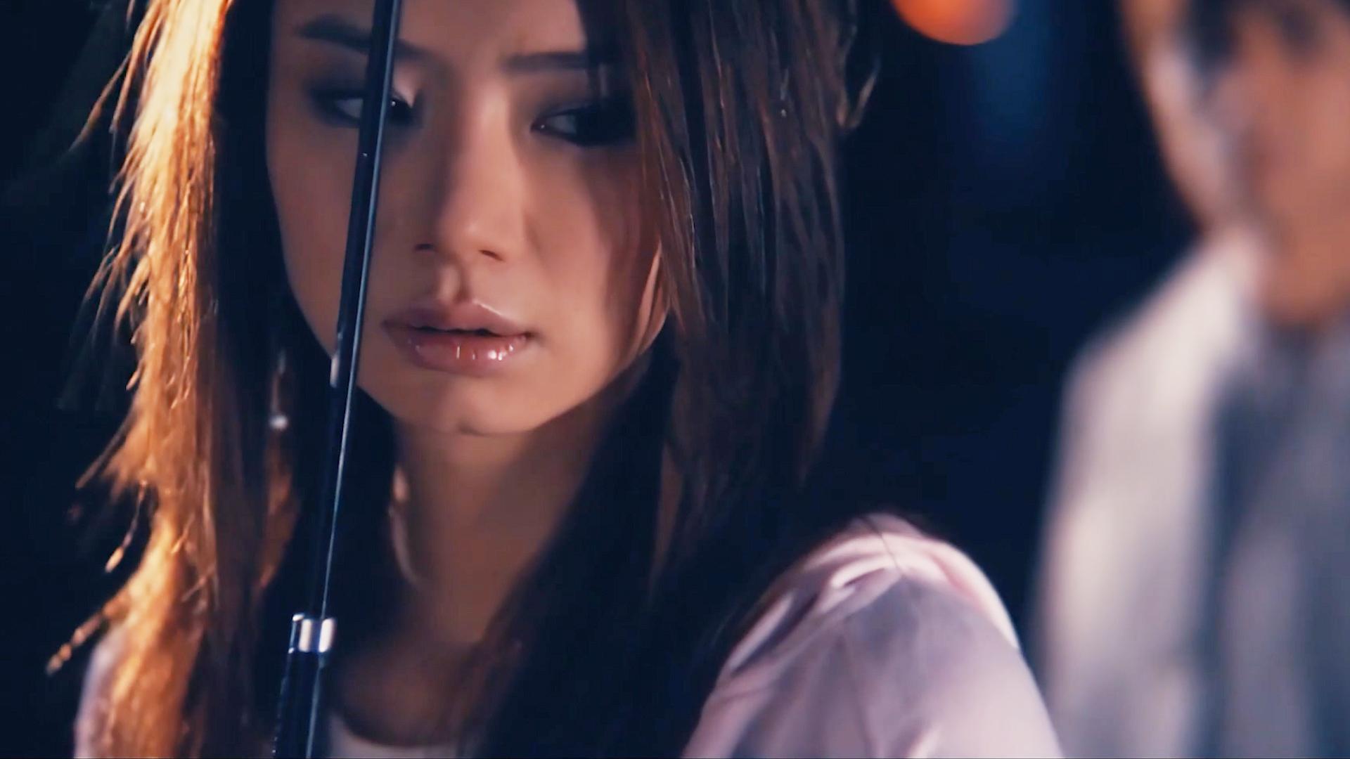 1《素颜》《素颜》是由许嵩作词作曲,许嵩与何曼婷演唱的一