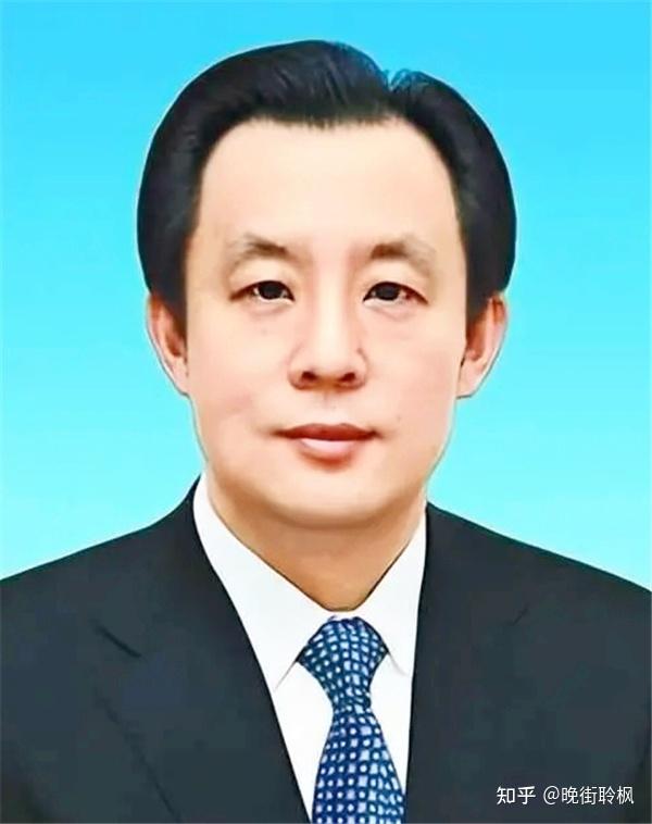 他创下多个第一32岁正厅46岁当省长如今56岁依旧在为国贡献