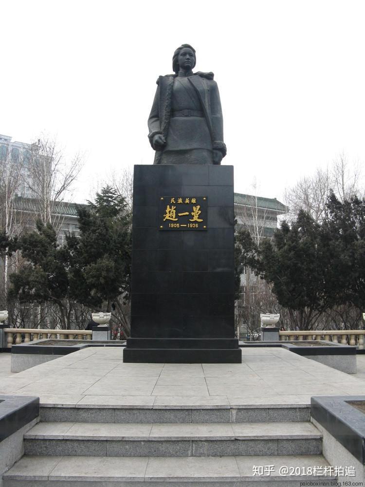 本文照片摄于哈尔滨市南岗区"一曼街","东北烈士纪念馆"西侧路南绿地