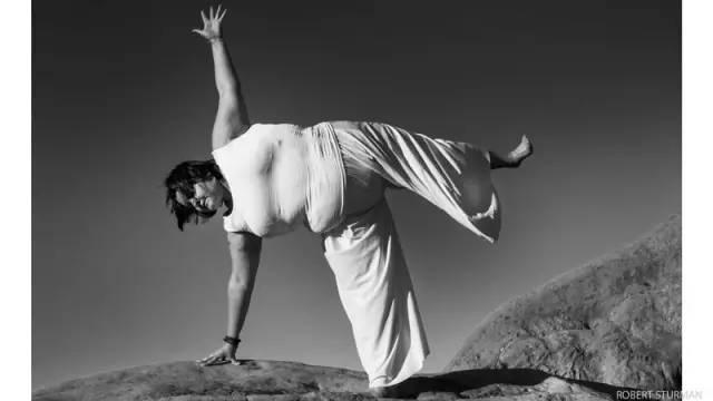 每晚临睡前10分钟减肥罗曼瑜伽