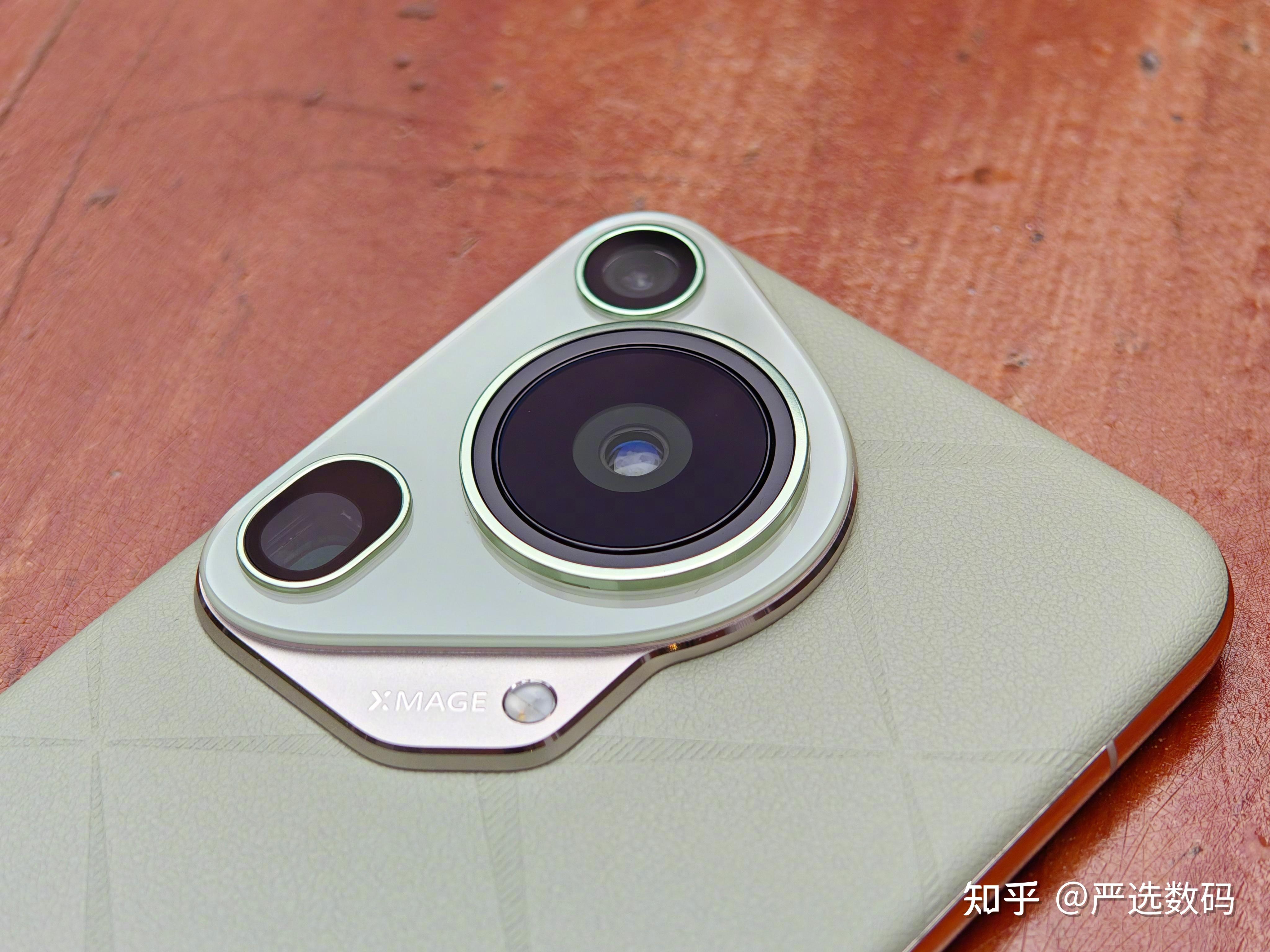 如何评价华为pura70ultra首创旋动伸缩镜头结构