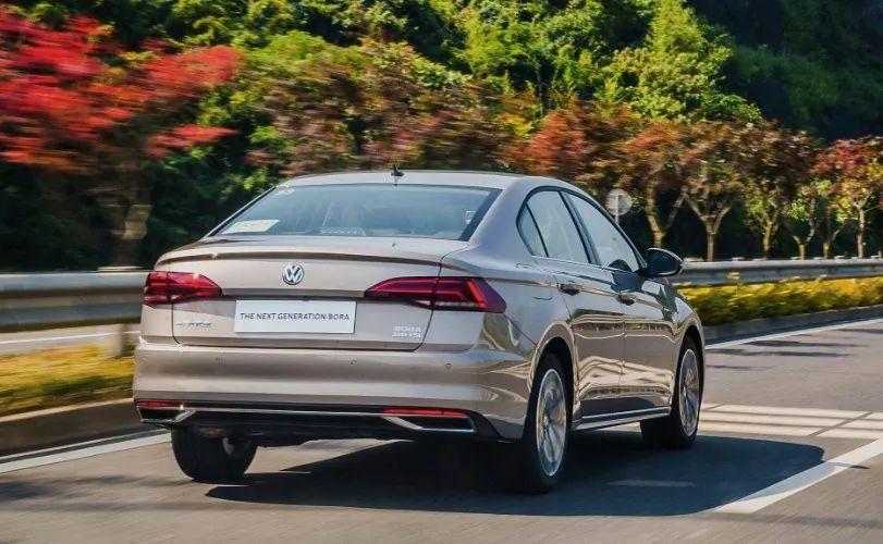 比如,宝来一直是德国大众主导的车型,但朗逸却是上海大众自主研发的