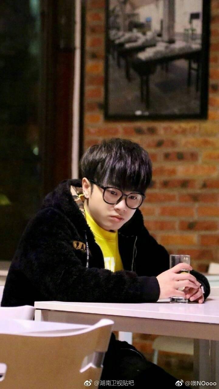 如何评价华晨宇在《花儿与少年》第一季中的表现?