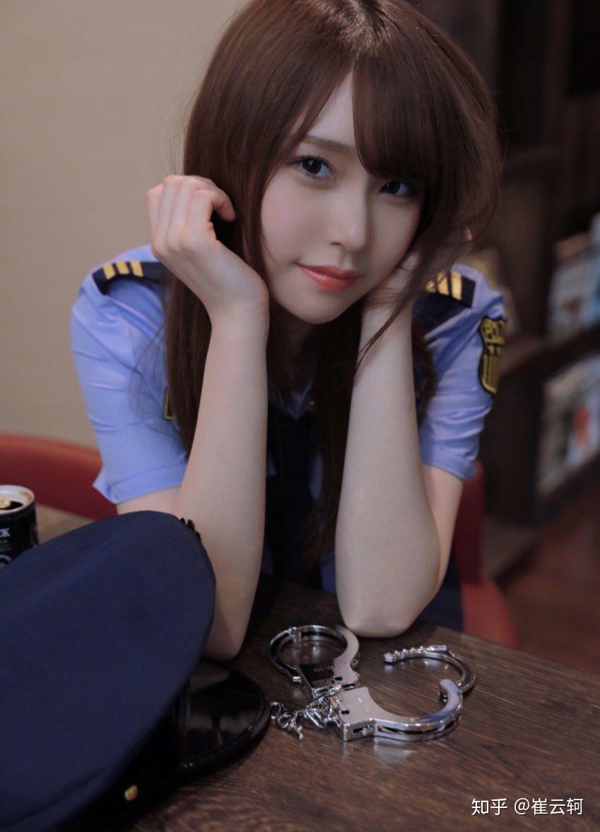 中国网警提醒您互联网并非法外之地表情包中的美女警察是谁