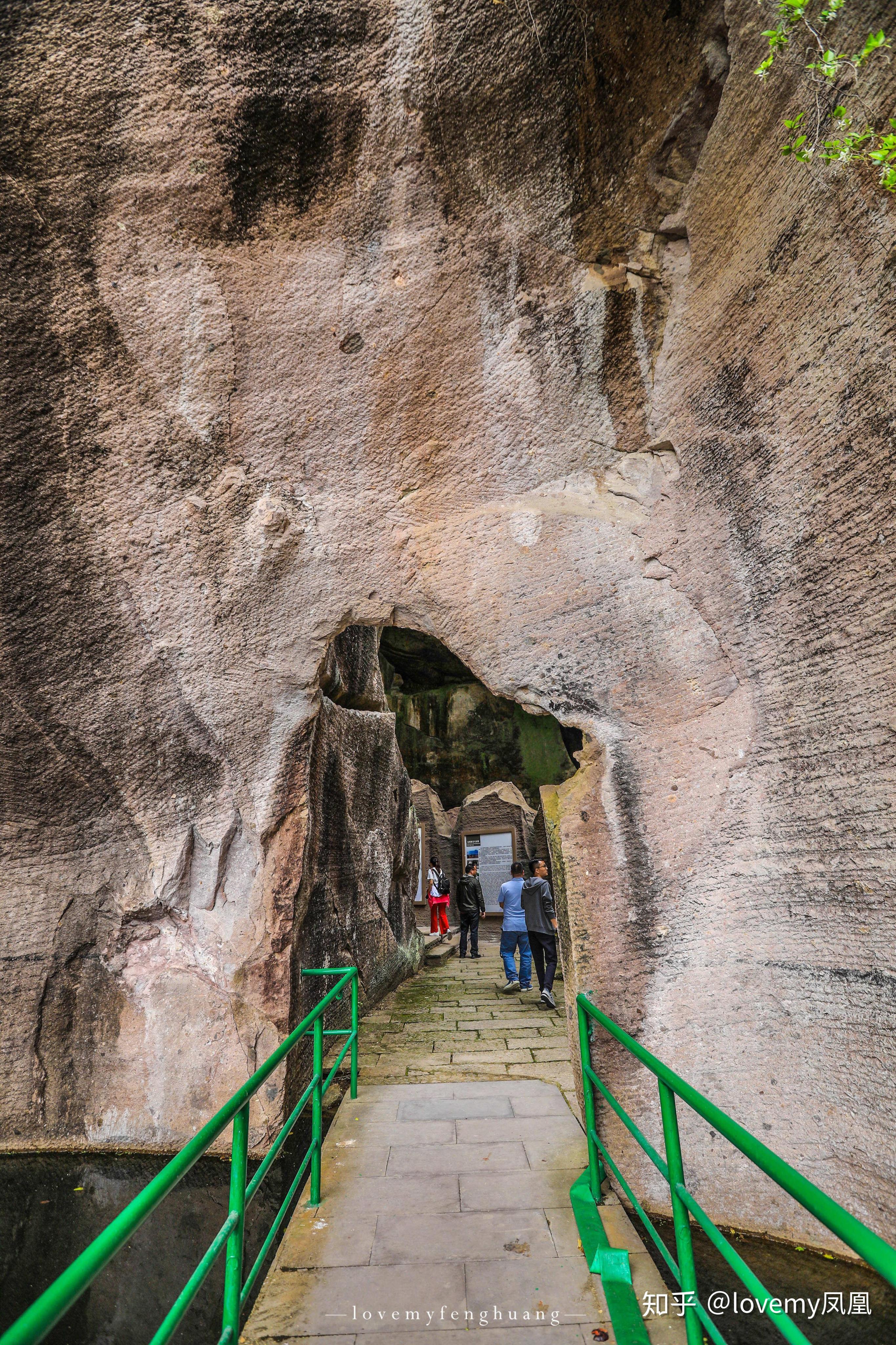 这是大自然与古代工匠共同创造的石窟洞穴,还是天龙八部的取景地