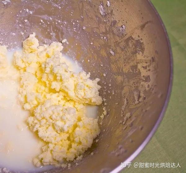 奶油的不同打发程度适合不用的产品或作用.