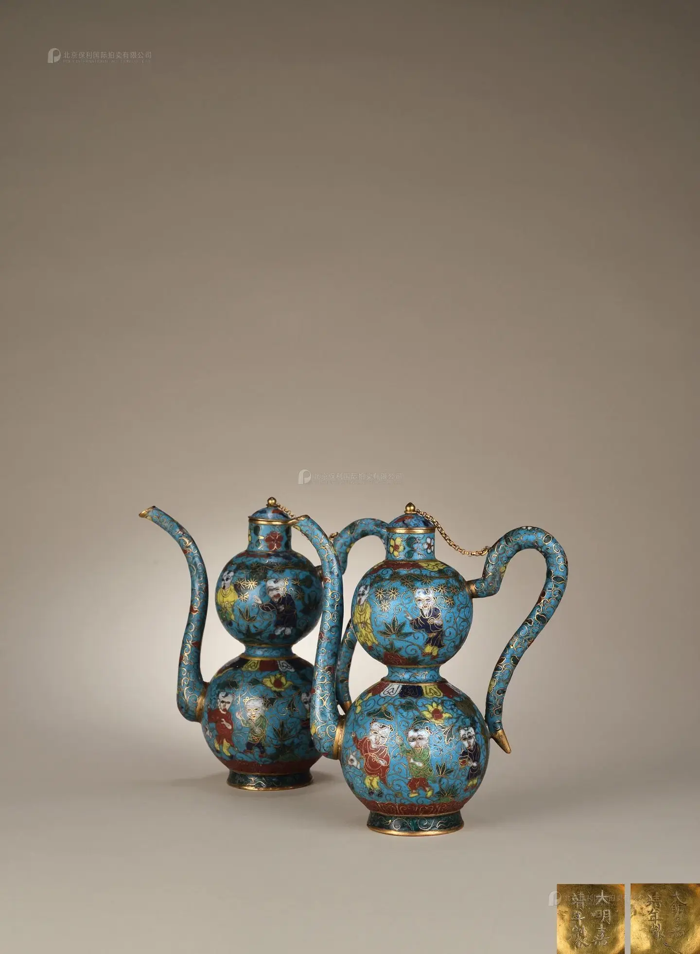 清・乾隆年製款・銅胎・金絲景泰藍琺瑯饕餮紋花觚一対』