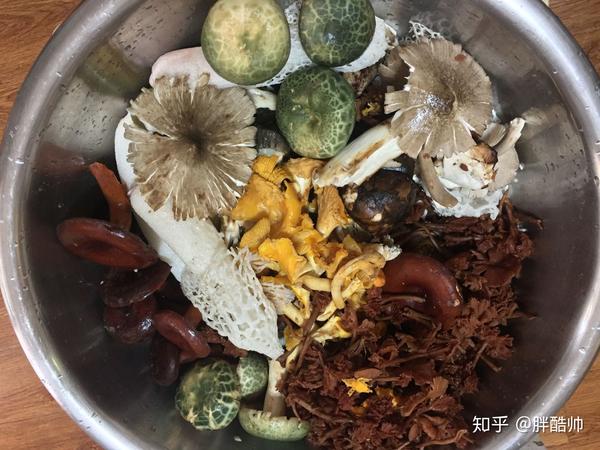 逐个淘洗干净,不然等着吃土,这老一大盆