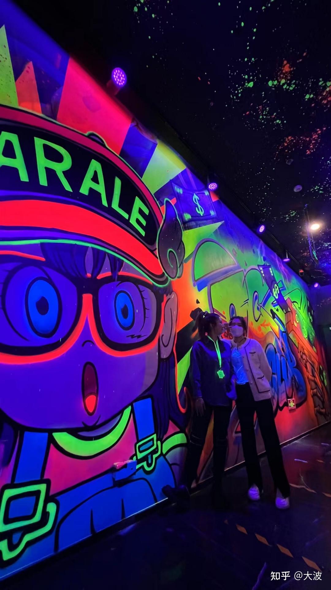 【打卡】北京三里屯og club酒吧荧光涂鸦墙创作