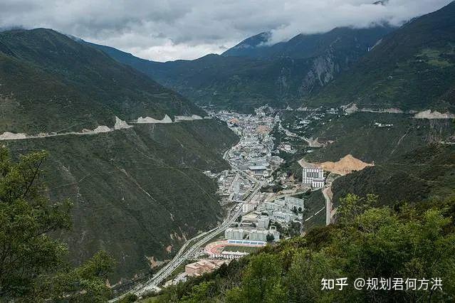 关于云南省德钦县搬迁县城到邻县的原因及新县城发展规划情况研究 - 知乎