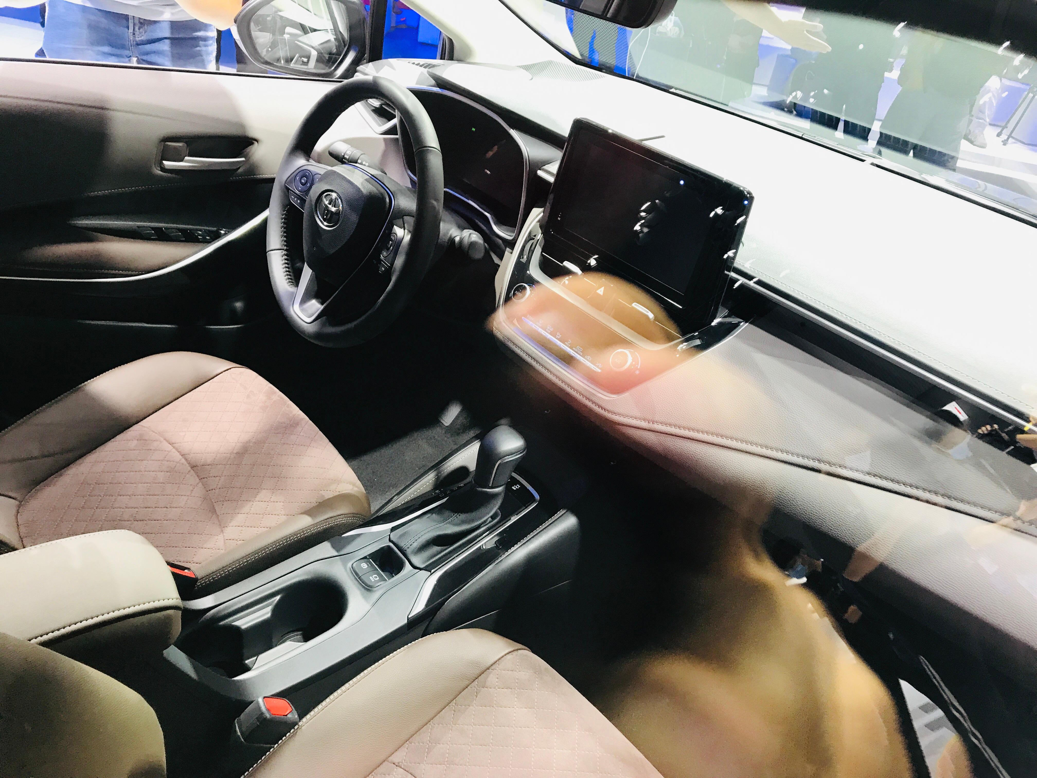 一汽丰田allion亮相车展定位a级搭20l引擎对标大众速腾