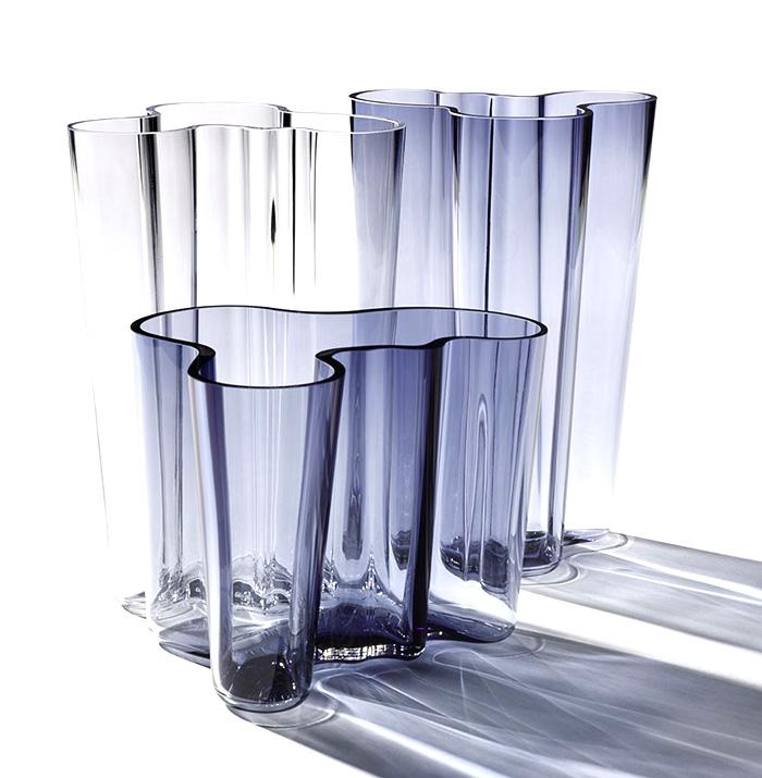 流丽而不规则的曲线阿尔托花瓶