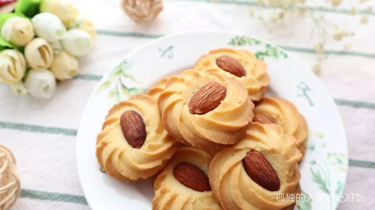 姐姐前面说了,这次的饼干方子是在君之老师的黄油曲奇方子基础上改的.
