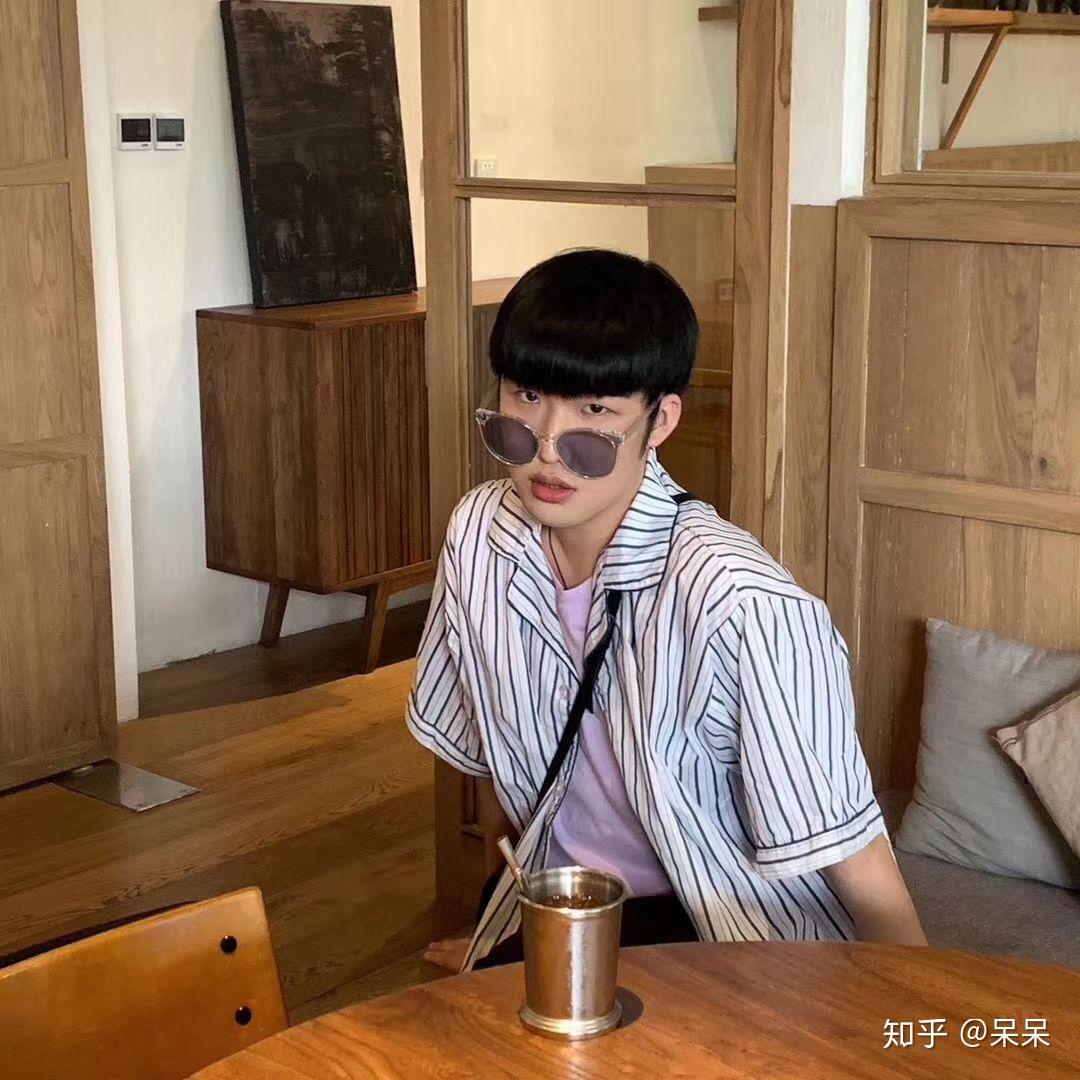 如果认识这个照片上的人,并且他叫吴奕辰,请跟他说,你是没长手没长脚