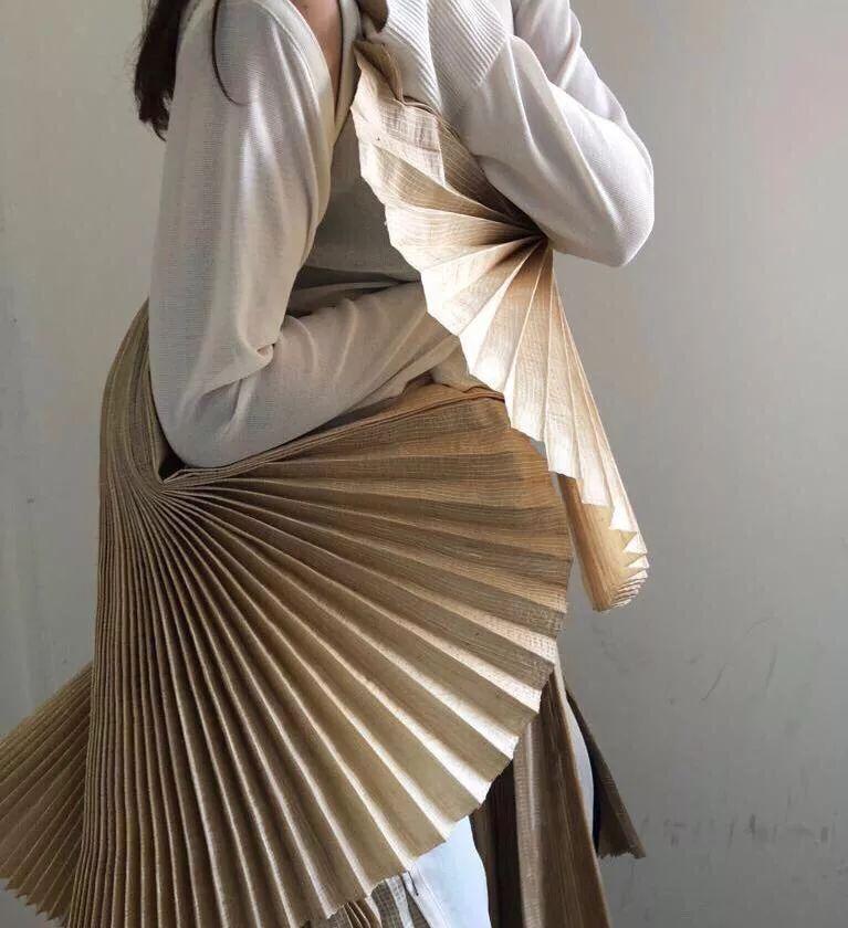 别吐槽,跟随潮流做个会玩"褶皱"的时髦girl - 知乎