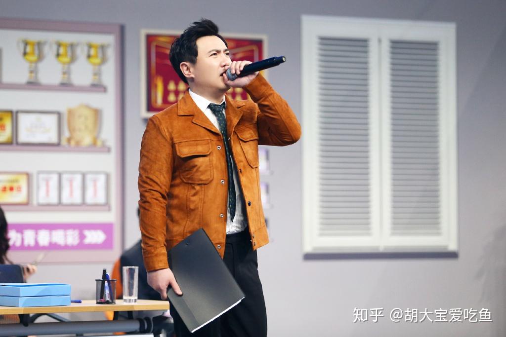 沈腾现在属于喜剧演员届的一哥了吧,之前的喜剧电影由黄渤担当,自从