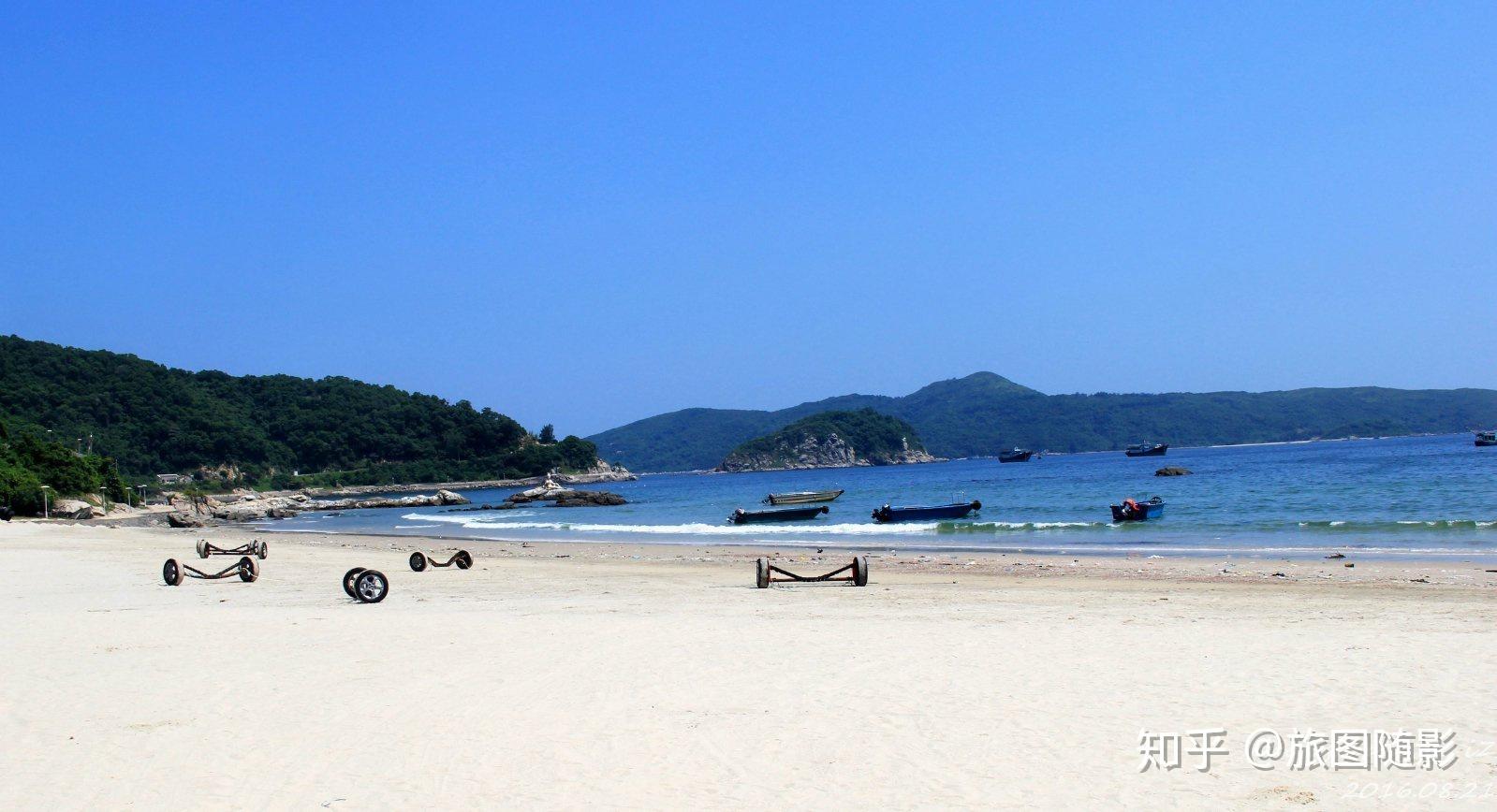 其中以東海岸的金沙灘,飛沙灘,銀沙灘為度假旅遊的上乘之處,這三個