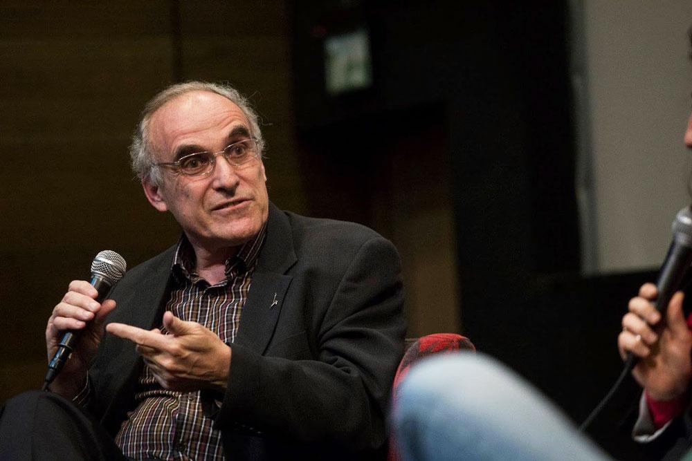 一个被称为"信息瓶颈(information bottleneck)"的新想法有助于解释