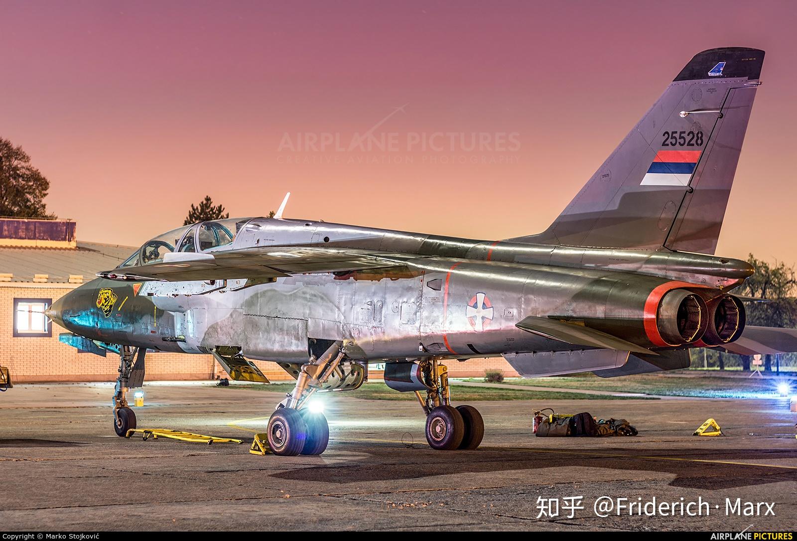 学〇救得了红龙人战争游戏红龙中的教练攻击机