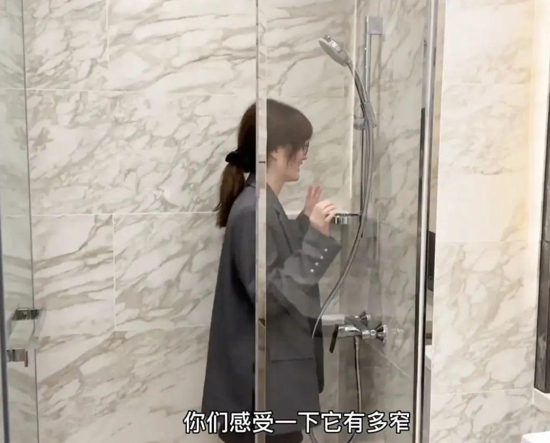 一女子晒香港720万22平的房子，直呼首付都不够交税，还不如回内地 - 知乎