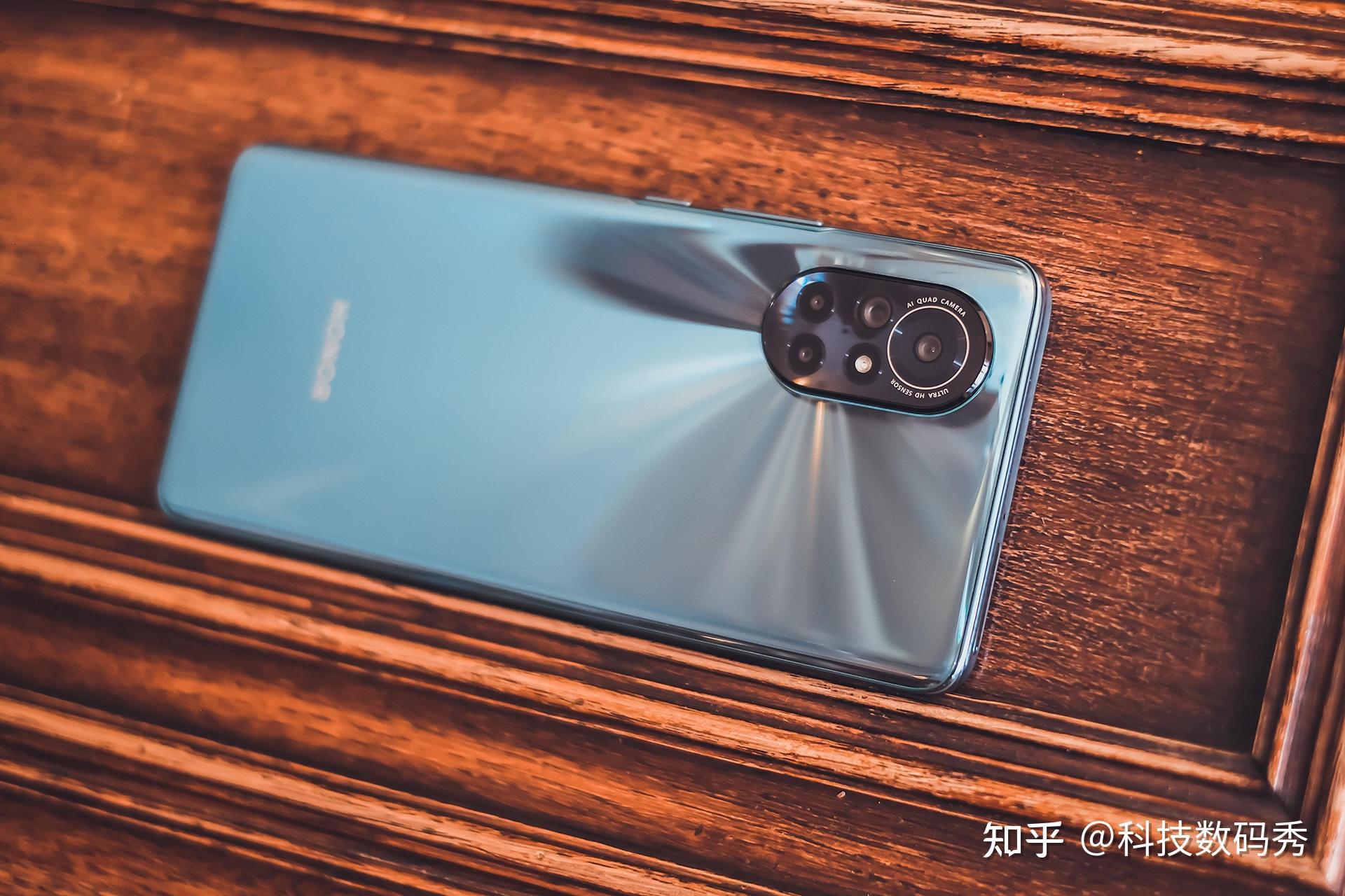 唯一的一款超曲屏幕手机,不得不说,荣耀v40轻奢版真正抓住了用户体验