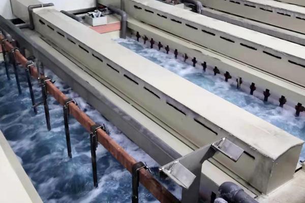 阳极氧化加工时电解液的老化与维修看看盈路通氧化厂是怎么样清理槽中