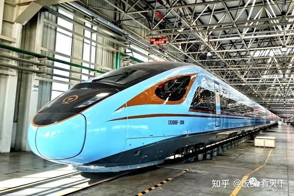 全新动车组cr450亮相比复兴号时速还要快100公里为何使用黄色皮肤