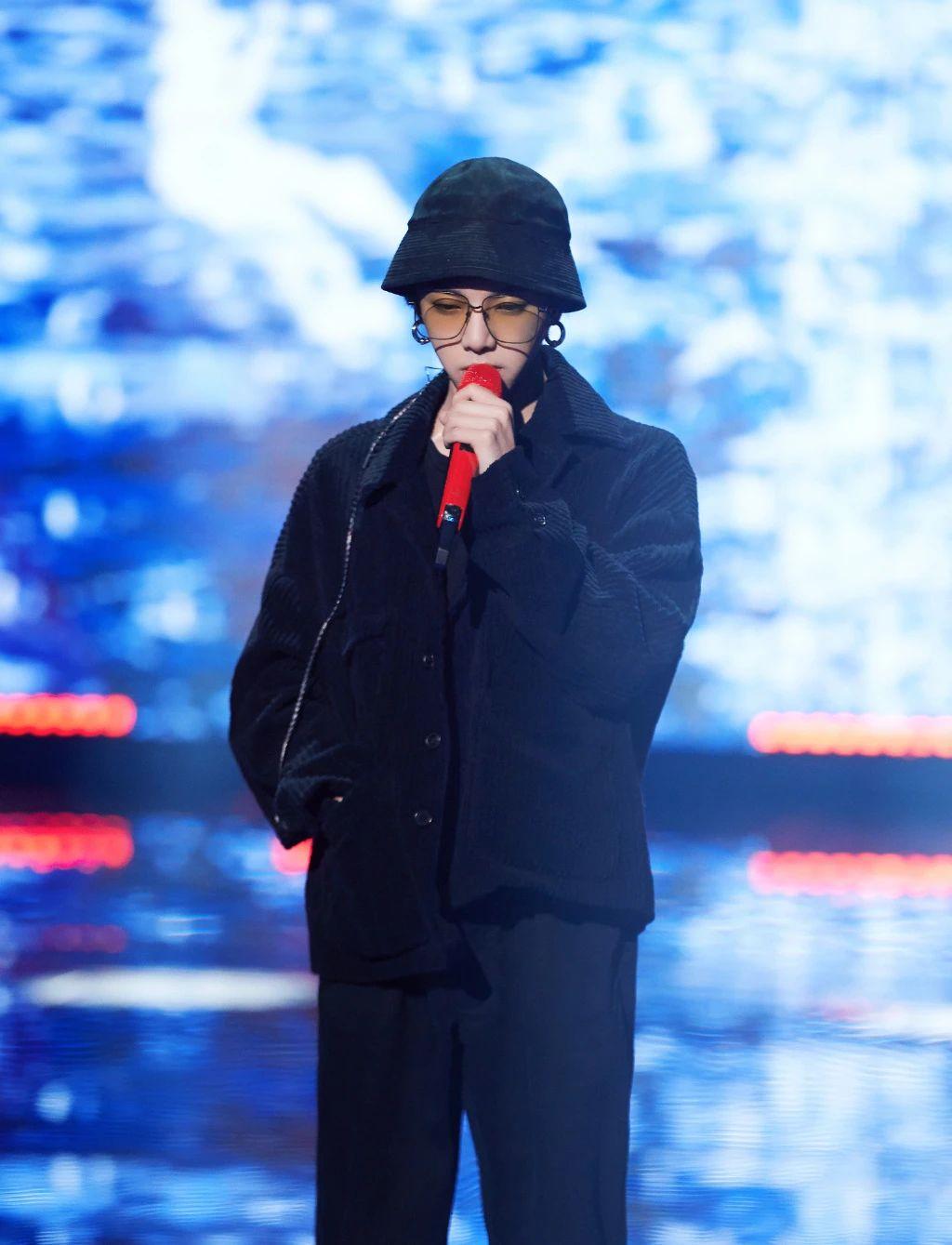 华晨宇壁纸就算有一天你有了你的姑娘也会记得你是永远的国王